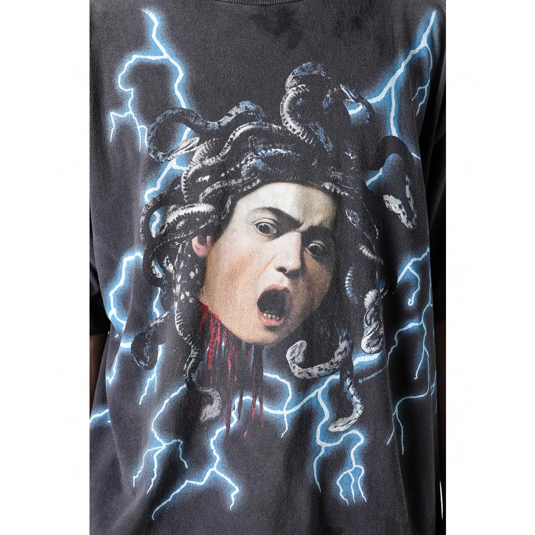 SAINT Mxxxxxx MEDUSA SS TEE/BLK Medusa Hydra retro sulfur-dyed short-sleeves, washed black S-XL, cylindrical fabric with no side seams, the open width is almost meaningless, Assute ready-to-wear dyeing, the whole piece faded, collar and cuffs frayed, many hangings, oversized printing position, genuine level restoration, customized joint main mark/wash mark/with little angel anti-counterfeiting